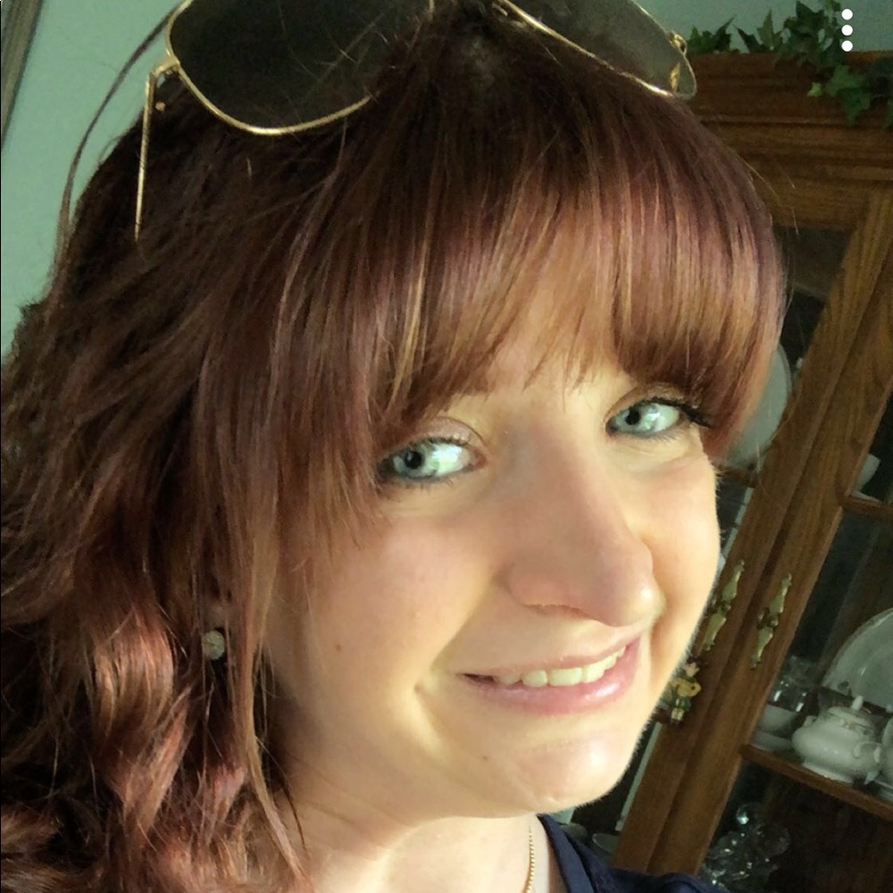 Meet your Posher, Danielle